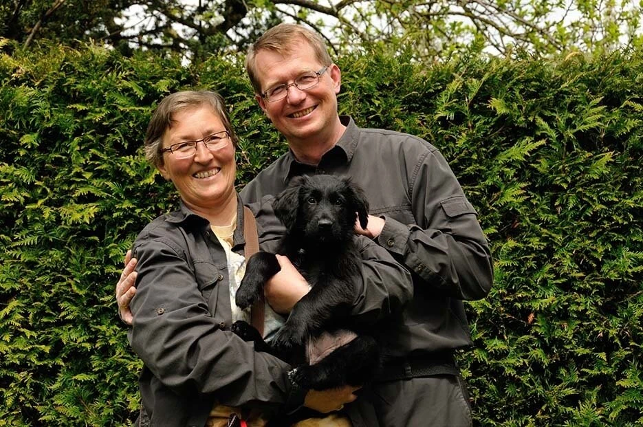 Cornelia und Burkhard Teichgräber mit Nessie als Welpen